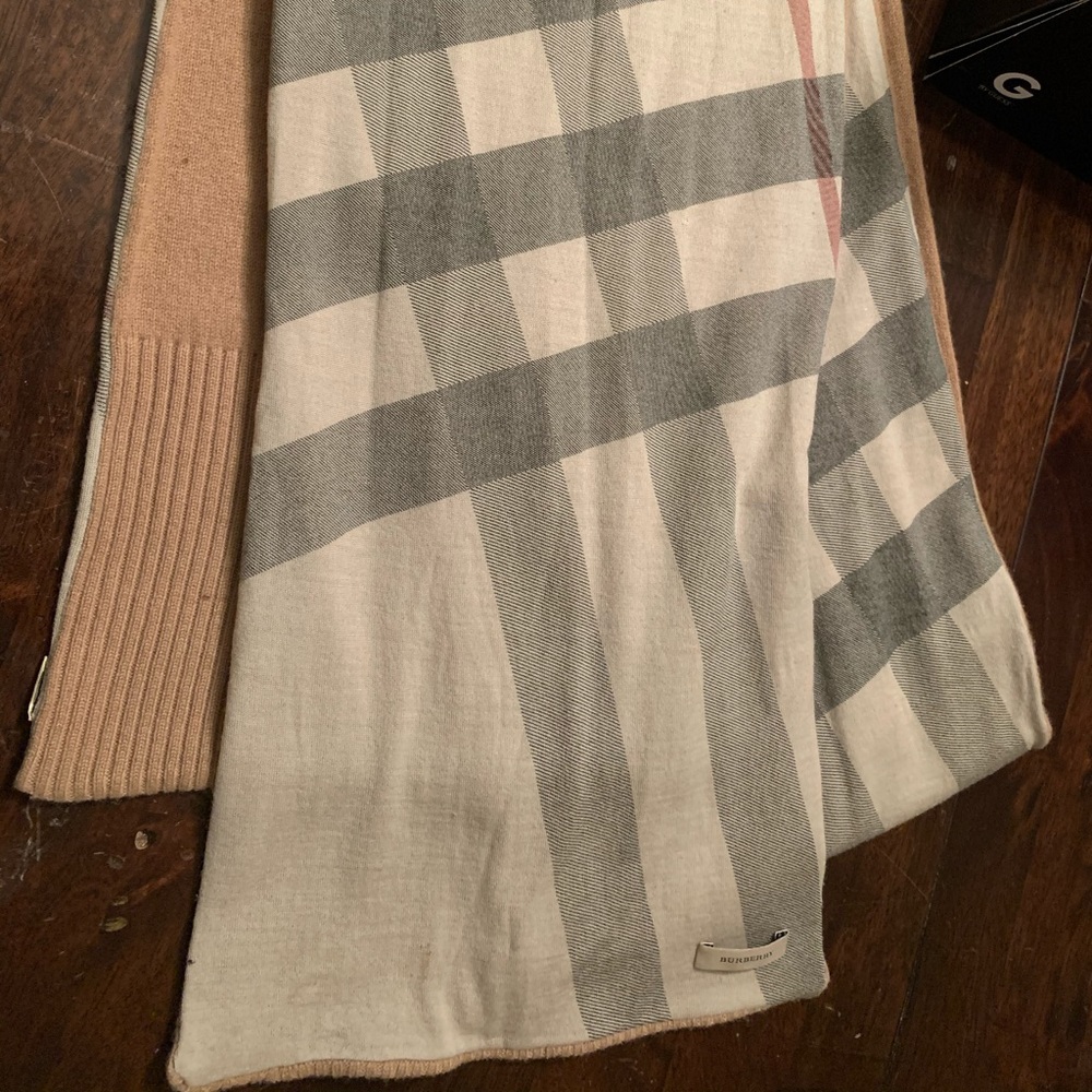 Burberry 100% Cashmere Scarf